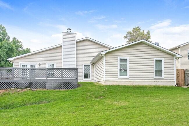 Building Photo - 2468 Mistletoe Ln SW
