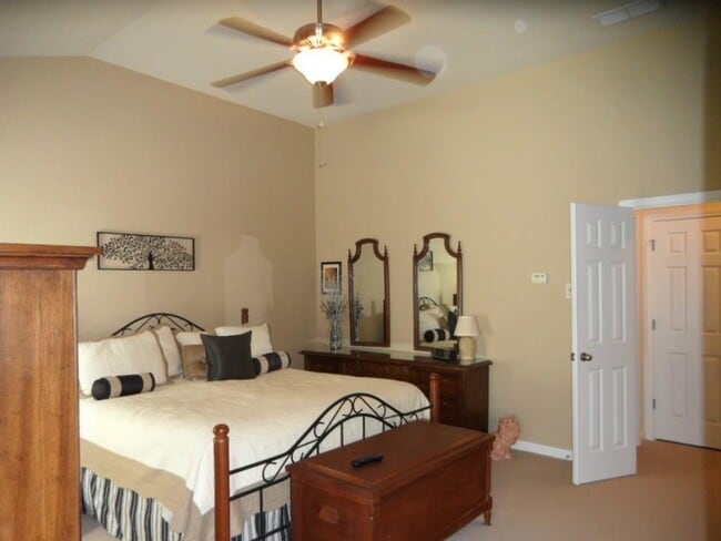 Building Photo - 5040 Hastings Terrace