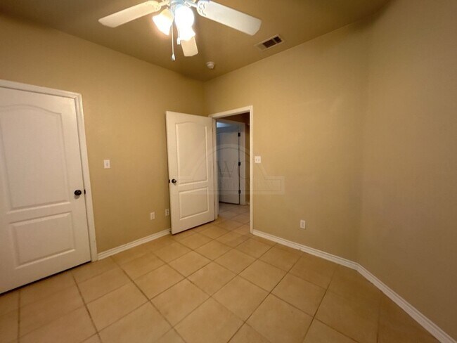 Building Photo - 808 Danny Cir