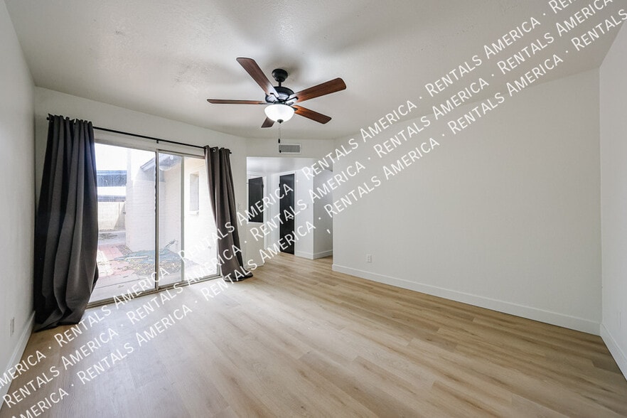 Building Photo - 10642 N 47th Dr