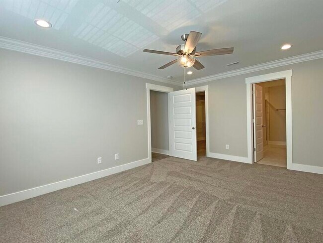 Building Photo - 166 Sango Dr