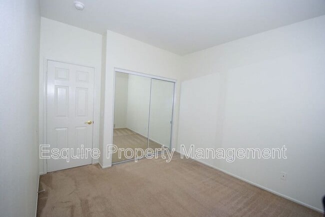 Building Photo - 1821 La Quinta Ln