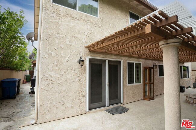 Building Photo - 3030 Stoner Ave
