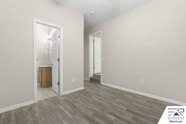 Building Photo - 923 Kingston Ave