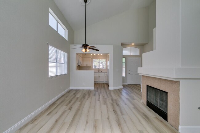 Building Photo - Charming 3-Bedroom Home in Green Valley wi...