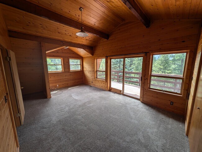 Building Photo - 3137 Ridge Rd