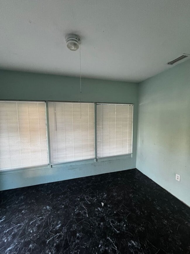 Building Photo - Charming Cottage with Detached Storage Garage