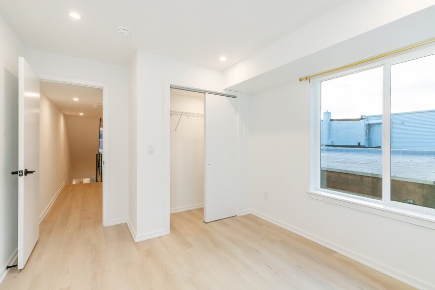 Building Photo - 1627 Fontain St