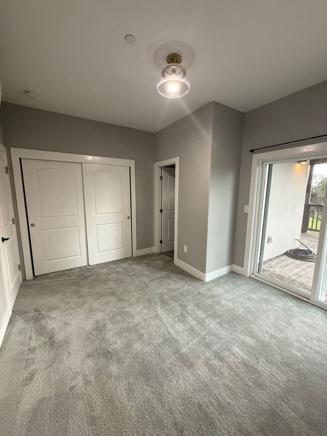 Building Photo - Newer Construction 2,500 Square Foot 3 Bedroom 2.5 Bathroom Fountaingrove House