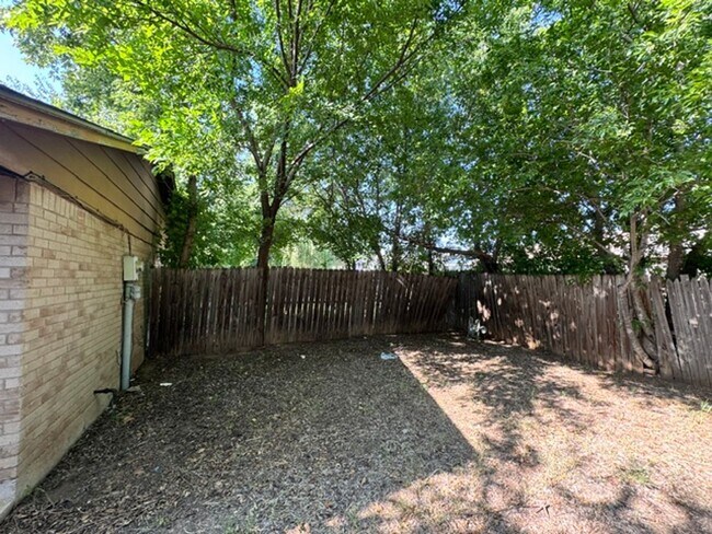 Building Photo - 2 bed 2 bath in Moore schools!