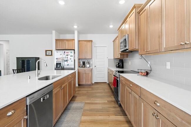 Building Photo - 10813 N Beaverhead Rd