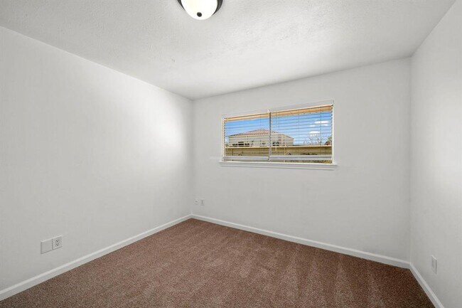 Building Photo - 12711 Shady Knoll Ln