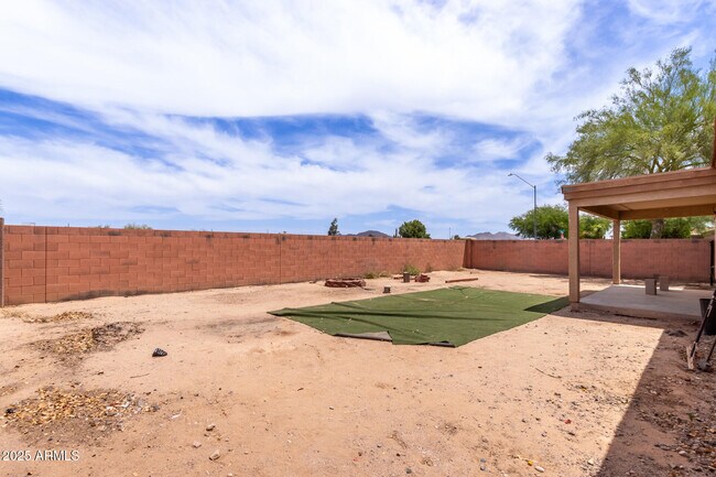 Building Photo - 608 W Rattlesnake Pl