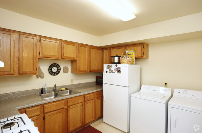 2BR,2BA - Lake Road Apartments