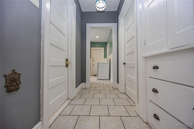 Building Photo - 507 W Delavan Ave