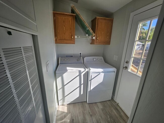 Building Photo - 725 S 97th St