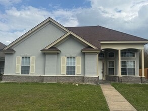 Building Photo - End of Cul-de-sac home