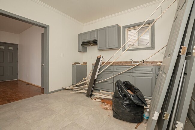 Building Photo - 76 Aldine St