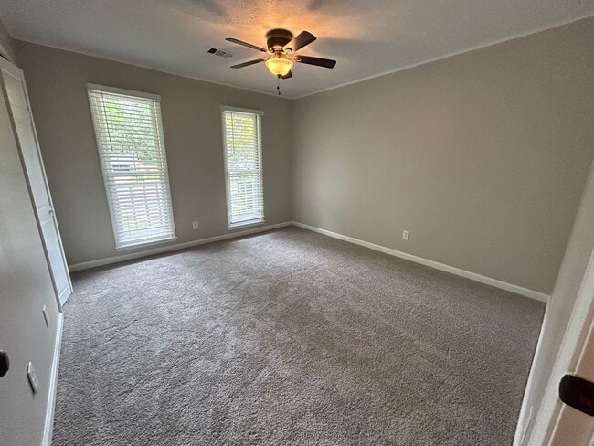 Building Photo - 104 Timber Walk