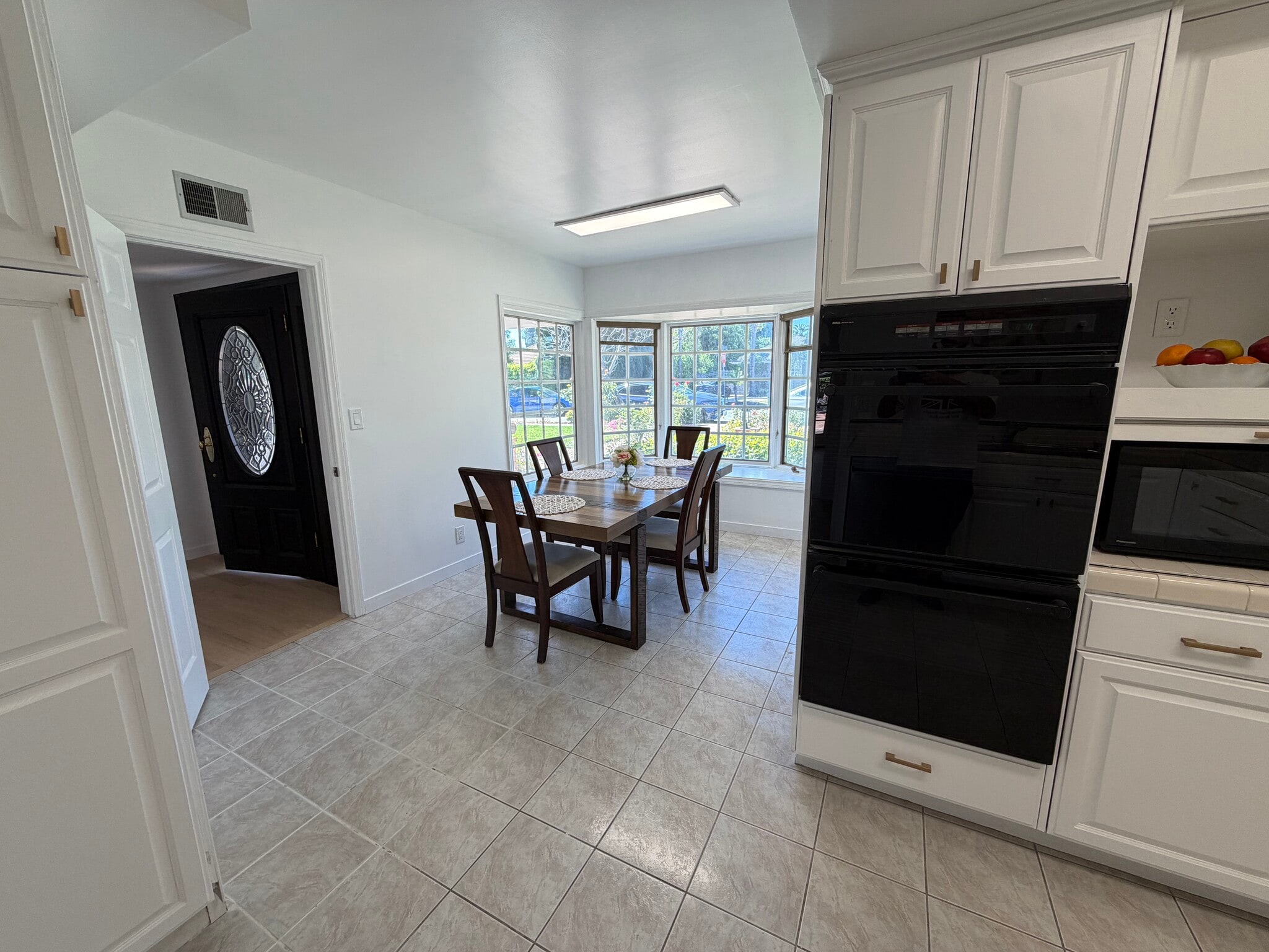 Building Photo - 9660 Vanalden Ave