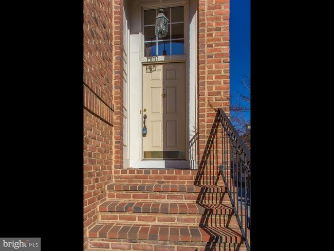 Building Photo - 701 Fitzhugh Way