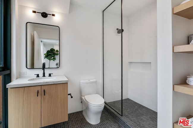 Building Photo - 610 S Van Ness Ave