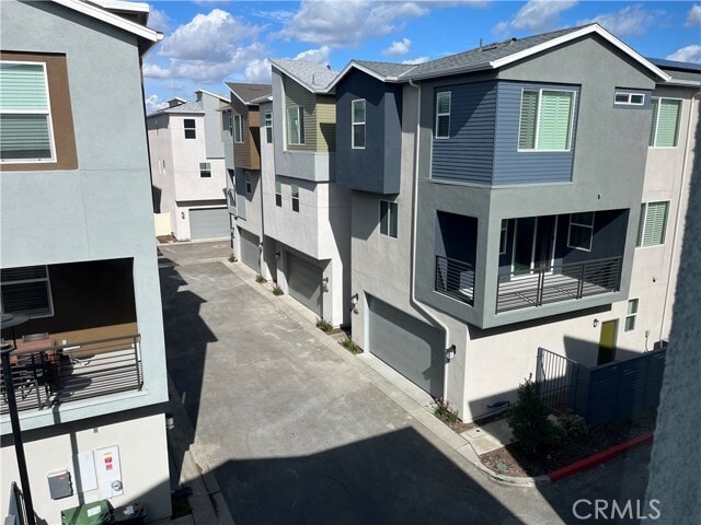 Building Photo - 913 E 2nd St