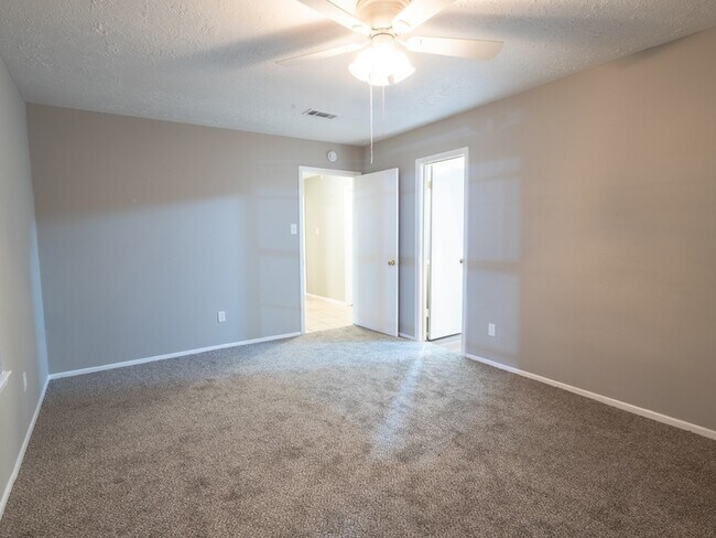 Building Photo - 6542 Bridgegate Dr