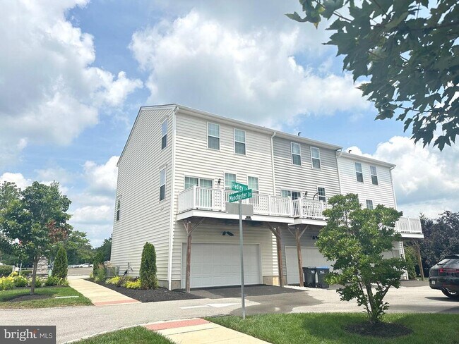 Building Photo - 13 Hedley Ln