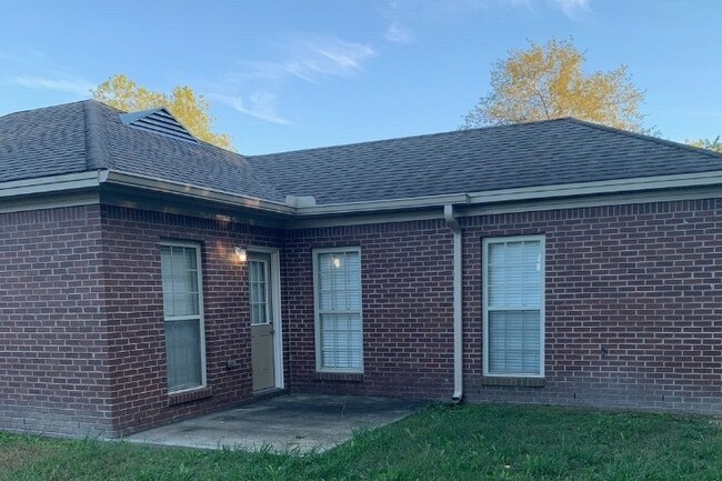 Building Photo - 2600 Brantford Pl