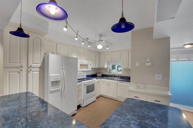 Building Photo - 8980 S Hollybrook Blvd