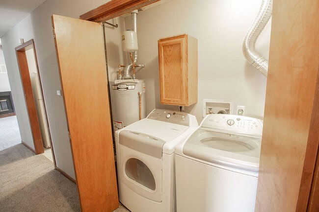 Building Photo - 2011 Bridgewater Dr