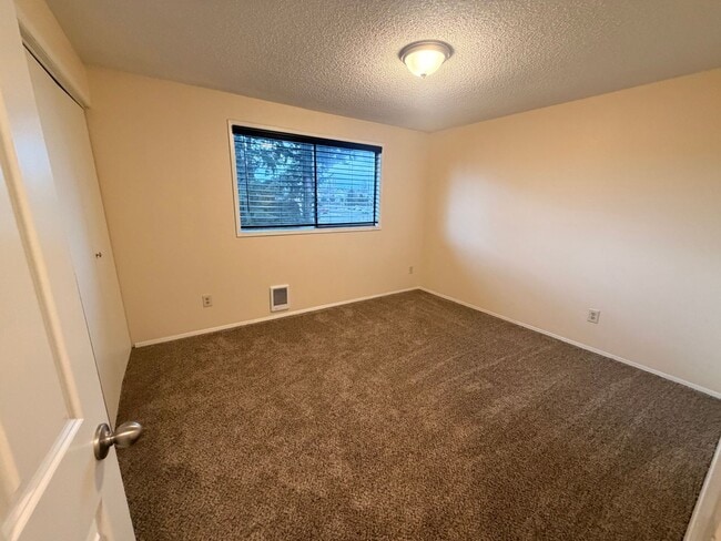 Building Photo - Arnesen