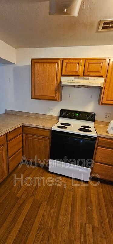 Building Photo - 805 N 70th St