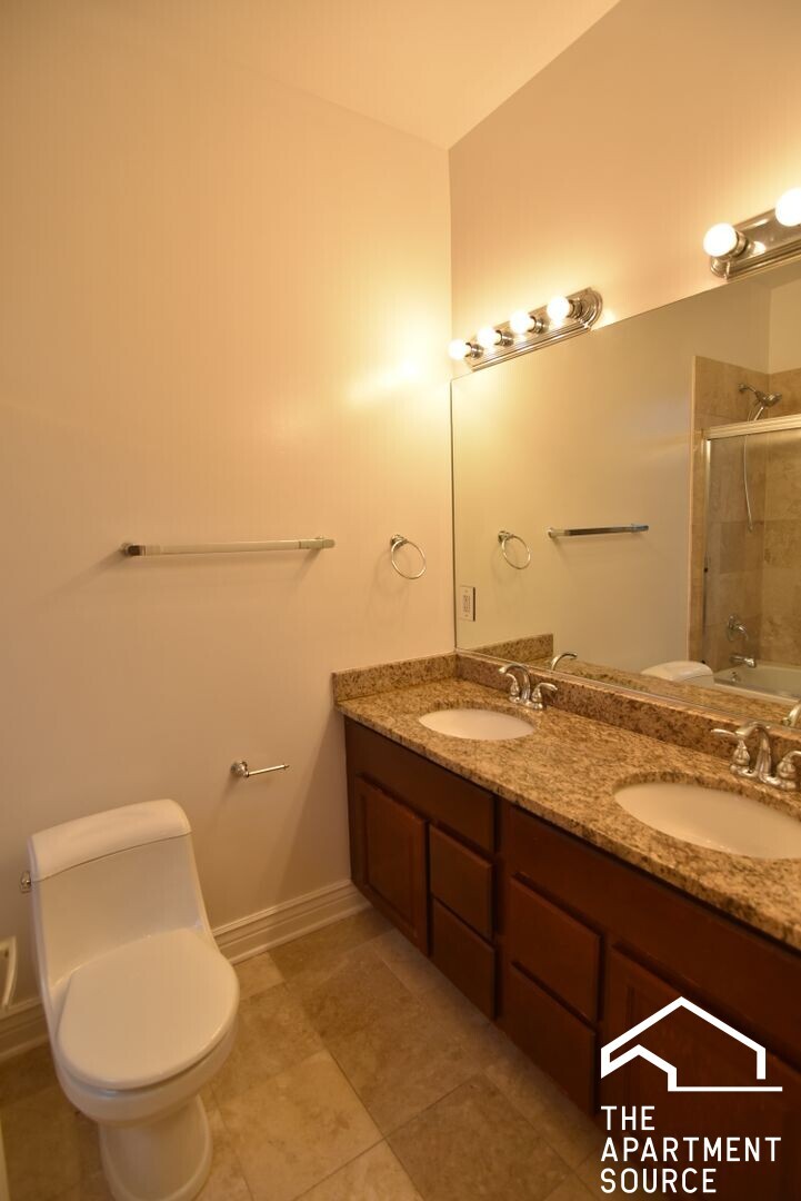 Building Photo - 5142 N Clark St