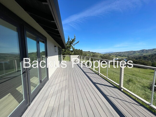 Building Photo - Wonderful three bedroom home with great views