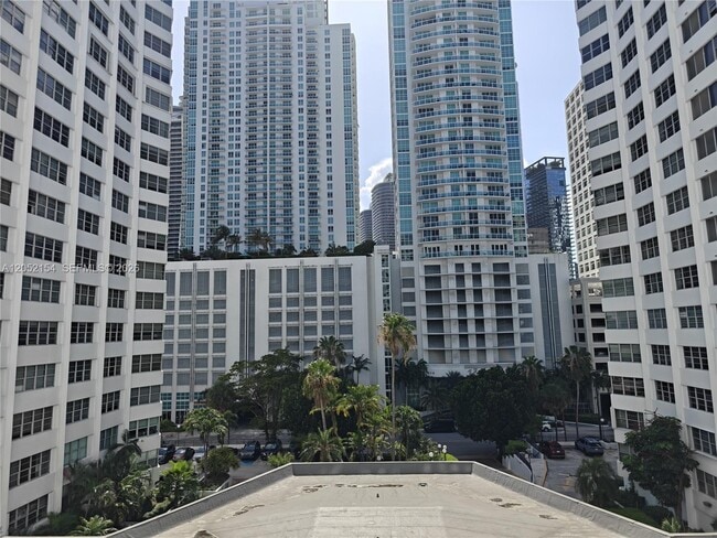 Building Photo - 905 Brickell Bay Dr