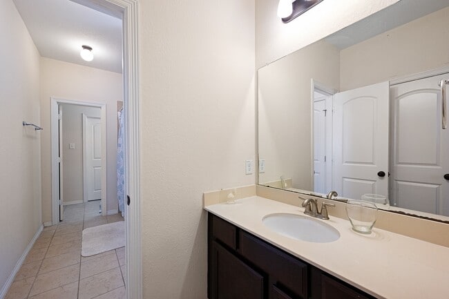 Building Photo - 4627 Miramar Dr