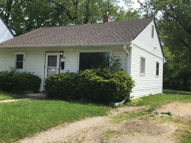 Building Photo - 2 bedroom single family home