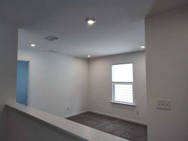 Building Photo - Move-in Ready home Located in The Parkside...