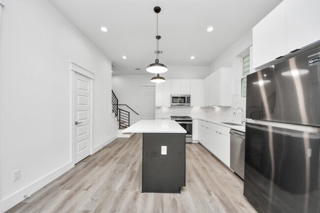 Building Photo - 5402 Margarita St