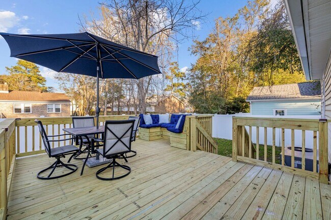 Building Photo - Gorgeous Totally Remodeled 3/2 in Garden C...
