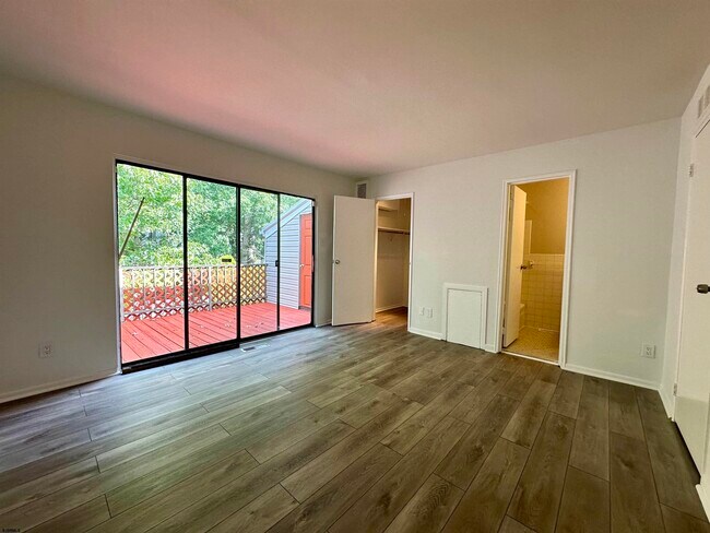 Building Photo - 6086 Hoover Dr