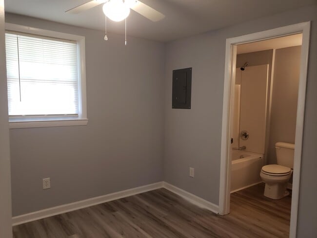 Building Photo - 823 McNeil St