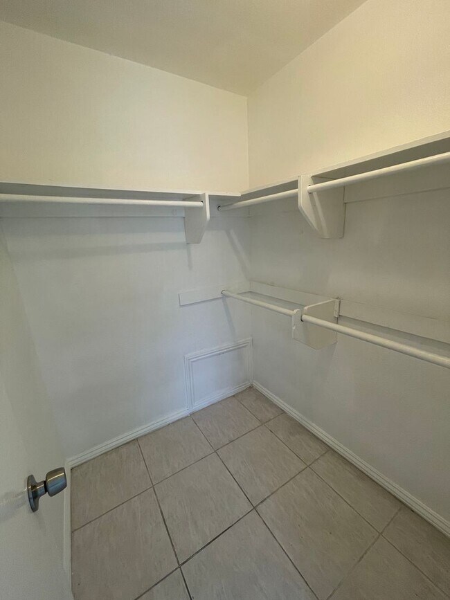 Building Photo - Spacious 2 Bed/ 1 Bath For Rent in Otay Mesa West Avail NOW!