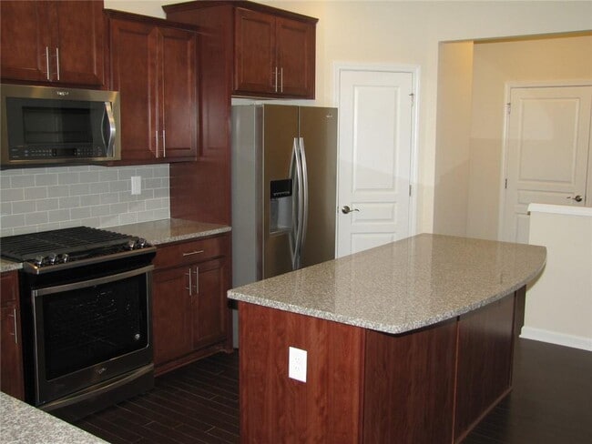 Building Photo - 462 Spring View Dr