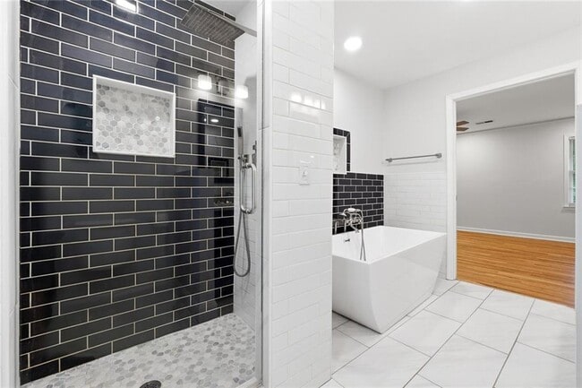 Building Photo - 3731 Dunwoody Club Dr