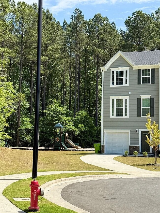 Building Photo - 801 Romeria Dr
