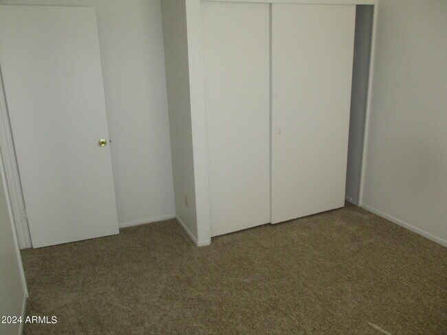 Building Photo - 6557 S La Rosa Dr