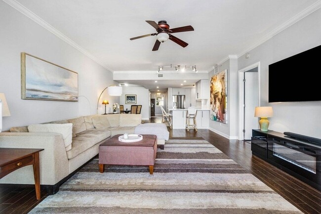 Building Photo - 2650 Lake Shore Dr